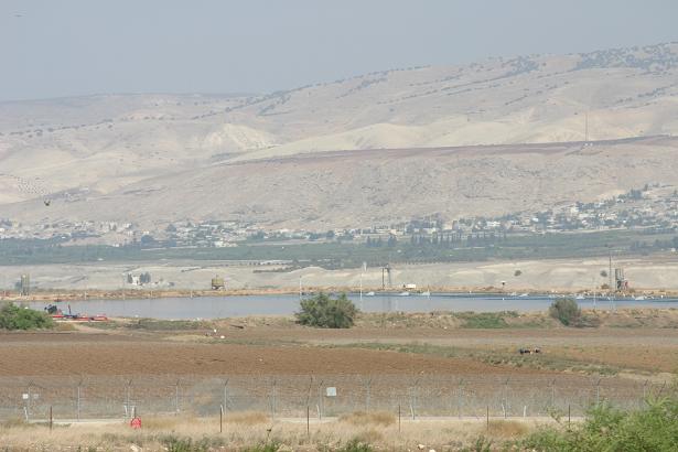 صورة لقرية الخنيزر - فلسطين: : قرية الخنيزر التقطت الصورة بتاريخ 26/10/2007