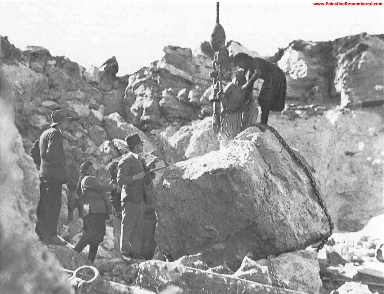 صورة لقرية عتليت - فلسطين: : منظر لمحاجر عتليت الشهيرة #2. 1930