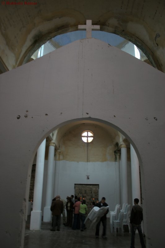 صورة لقرية معلول - فلسطين: : الفصح, كنيسة معلول 24/4/06 تصوير:مقبولة نصار