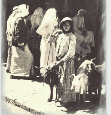 صورة لمدينة الناصرة: سوق الحيوانات في الناصره 1945. تصفح 70 ألف صورة تدون الحياة والتراث الفلسطيني جلهم قبل النكبة